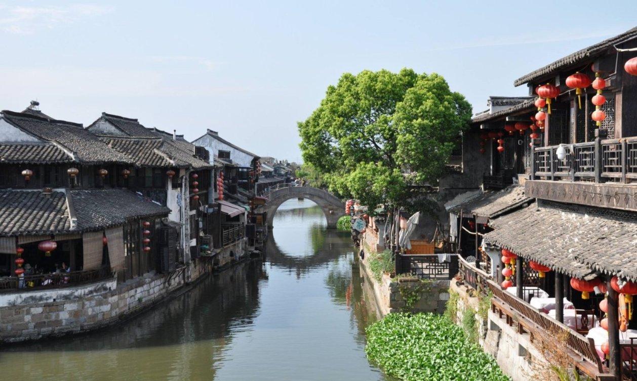存款十多天了才知道自动存款机出错，可不可以向银行反应？